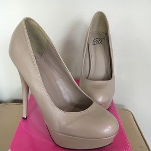 Nude pumps | Size 9